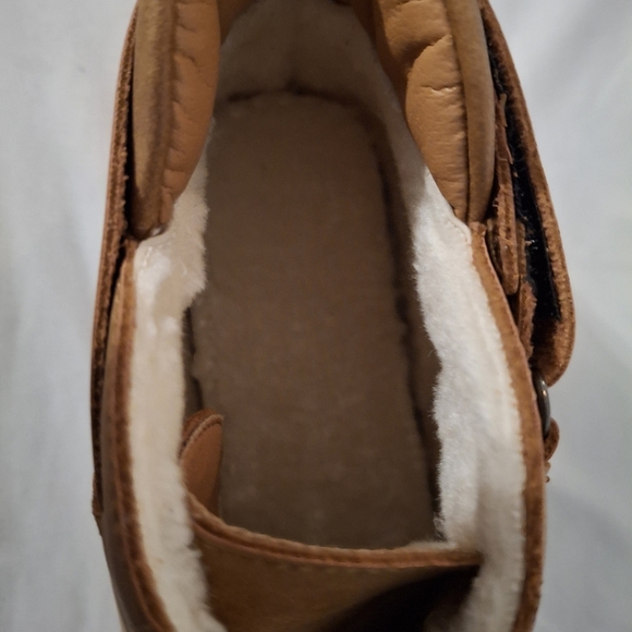 Tan Fur-lined Men's Sneakers with Sleek Silhouette - Picture 5 of 6